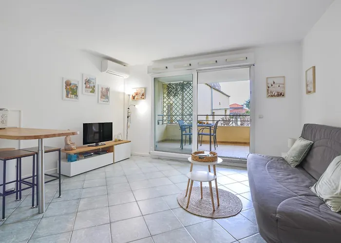 Magnifique Studio Au Calme, Climatisation, Parking, Wifi.